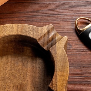 Cenicero de Lujo de Madera Maciza Redondo de 4 Piezas para Accesorios de Cigarros con Función de Seguridad para Uso en el Hogar o Hotel - Product Image 4