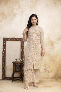 Ensemble élégant pour femme : Kurta blanche et palazzo en rayonne, col montant, patte de boutonnage avant, faux boutons – Tenue ethnique moderne pour le quotidien - Product Image 4