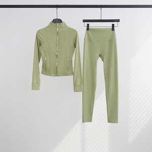 Ensemble de yoga extensible anti-transparence avec soutien élevé, comprenant une veste courte à coupe ajustée et un legging taille haute à maintien élevé pour les squats - Product Image 3