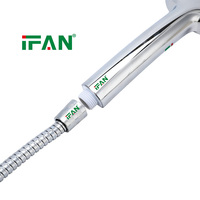 IFAN Prix de gros usine économique Ensemble de pomme de douche haute pression et tuyau en plastique couleur argent avec poignée pour accessoires de salle de bain