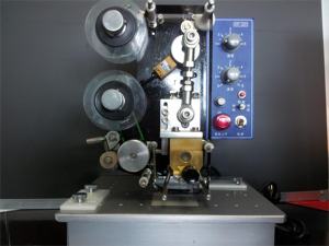 Machine d'impression de code de lot de machine de date d'expiration de ruban de codage imprimante à ruban électrique <span class=keywords><strong>1</strong></span>-3 lignes avec pédale - Product Image 3