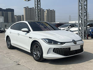 Voiture à essence Volkswagen Lamando d'occasion, 5 portes, 5 places, édition spéciale, berline familiale puissante - Product Image 2