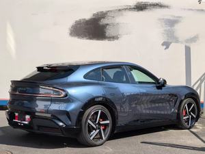 Xiaomi Yu7 2025 Version <span class=keywords><strong>Max</strong></span> 4x4 Peinture d'origine 7200 km Voiture électrique d'occasion Gris Cambrian avec kit sport en fibre de carbone Étriers <span class=keywords><strong>Brembo</strong></span> - Product Image 3