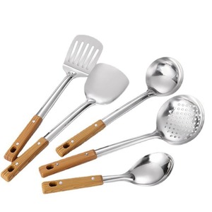 Espátula de acero inoxidable con <span class=keywords><strong>mango</strong></span> largo, <span class=keywords><strong>mango</strong></span> de plástico resistente al calor, anti-quemaduras, para uso doméstico, para freír, cuchara para sopa, colador - Product Image 5