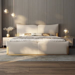 <span class=keywords><strong>Letto</strong></span> in Pelle di Lusso Moderno e Minimalista per Camera da <span class=keywords><strong>Letto</strong></span>, Testiera Curva a Nuvola con Imbottitura Morbida Integrata e Dettagli Dorati - Product Image 1
