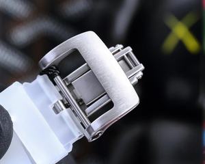 นาฬิกาข้อมือทรงกระบอกอัตโนมัติกันน้ำคุณภาพสูงขายส่ง พร้อมหน้าปัดคริสตัลแซฟไฟร์และคาร์บอนไฟเบอร์ - Product Image 5