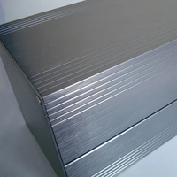 Boîtier d'extrusion en aluminium anodisé à longueur personnalisée de haute qualité pour PCB W136 * H136mm
