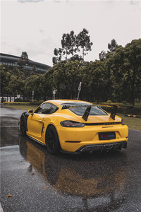 ชุดแต่งคาร์บอนไฟเบอร์แบบอัพเกรดสำหรับกันชนหน้า สปอยเลอร์ ฝากระโปรง และบังโคลน สำหรับรถ Porsche 718 Cayman รุ่นใหม่ - Product Image 6