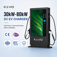 Écran publicitaire double affichage 65 pouces avec chargeur rapide DC pour services de recharge de véhicules électriques et promotion commerciale