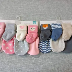 厂家批发热卖棉质互锁婴儿围兜和袜子套装婴儿围兜有机棉婴儿三角口水