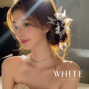 Nuevo diseño original, hecho a mano, tocado de mariposa etéreo y brillante, un accesorio de alta gama para vestidos de gala y de novia. - Product Image 1