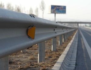 عاكسات عالية الجودة لسلامة الطرق مقاومة للماء من الشركة المصنعة توريد مباشر عاكسات - Product Image 5