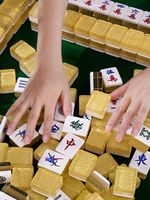 Tuiles de Mahjong en Acrylique Cristal Doré Haut de Gamme - Brillantes, Résistantes à l'Eau et Durables, Écologiques