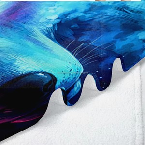 Serviette de plage vibrante avec tête de loup de la galaxie |   Serviette de bain tendance à motif animal abstrait, idéale pour les festivals de musique et les vacances - Product Image 6