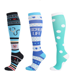 Venta directa de fábrica Calcetines deportivos de compresión Hasta la rodilla Hombres Mujeres Mismo estilo Calcetines largos para correr - Product Image 2