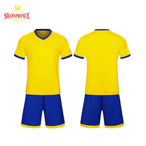 Kit da Allenamento Calcio Personalizzato all'Ingrosso per Adulti, Rosso Blu Nero Viola, con Uniforme Sublimata - Product Image 1
