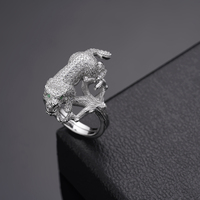Bague Panthère de Luxe Plaqué Or 18K, Entièrement Pavée de Zircons Cubiques, Yeux d'Émeraude, Bijou Animalier Tendance