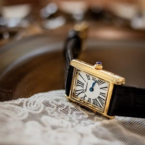 Reloj con incrustaciones de diamantes elípticos personalizado exquisito reloj de mujer de cuero genuino de moda temperamento de nicho - Product Image 5