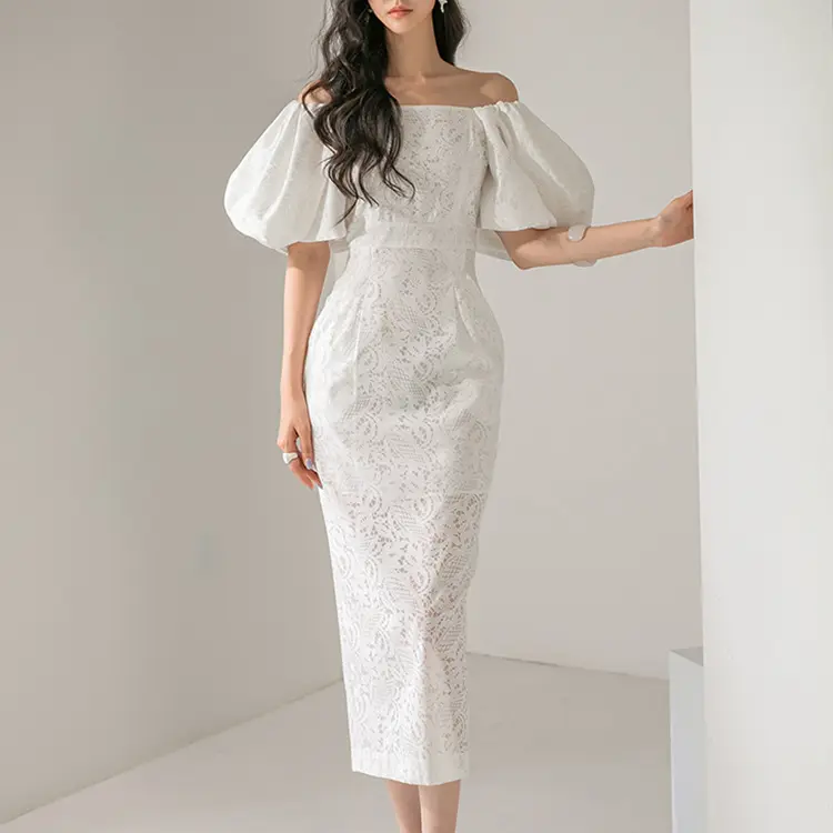 도매 2023 여름 베트남 스타일 한 줄 넥 랜턴 소매 허리 흰색 레이스 포장 엉덩이 여자의 드레스