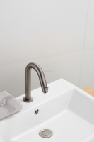 Robinet de lavabo mural en laiton poli gris anthracite, robinet moderne monotrou à eau froide pour salle de bain