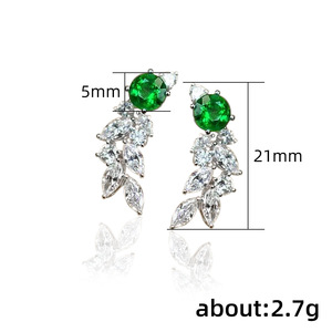 Orecchini a Perno con Fiore di Cristallo Verde per Donne, Accessori Vintage Floreali alla Moda per Uso Quotidiano - Product Image 4