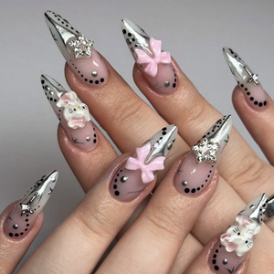 <span class=keywords><strong>Uñas</strong></span> Postizas Largas Stiletto 24 Piezas Y2K Rosa Nude con Punta Plateada, Lazo <span class=keywords><strong>Hello</strong></span> <span class=keywords><strong>Kitty</strong></span>, Estrella, Diamantes de Imitación y Puntos Negros - Product Image 1