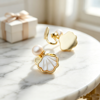 Boucles d'oreilles tendance plaquées or 18 carats avec perles d'eau douce, clipsables, sans douleur, étanches et inaltérables pour femme – Tendance 2027
