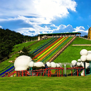 Glissade en herbe PE pour parc sportif, attraction touristique, glissade arc-en-ciel sur herbe, toile <span class=keywords><strong>de</strong></span> <span class=keywords><strong>fond</strong></span> pour photos <span class=keywords><strong>de</strong></span> mariage - Product Image 1