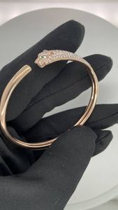 Pulsera de diamantes Cvd con diseño de pantera de la mejor calidad hecha en 14 KT con color oro rosa disponible a un precio económico - Product Image 4