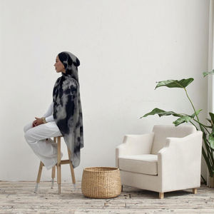 Горячая распродажа 2025: оптовые мусульманские хиджабы с индивидуальным логотипом – премиальный модальный сатин, дышащий, незаменимый для Рамадана, женский платок - Product Image 1