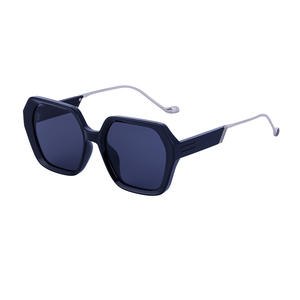 Lunettes de soleil carrées de style européen, protection UV400, unisexe, verres en PC, monture noire, pare-soleil de classe 2, RG-99007 - Product Image 1