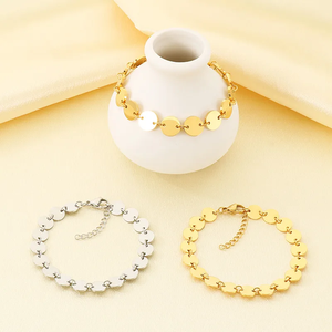 Pulsera de Lujo Chapada en Oro de 18K con Diseño 3D de Disco Redondo Liso, Fabricada en Acero Inoxidable 304 con Acabado de Electroplacado al Vacío - Product Image 3