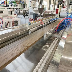 Ligne de machines <span class=keywords><strong>d</strong></span>'extrusion pour la fabrication de clôtures en bois-plastique (PE WPC) : cubes, colonnes, poteaux, clôtures, garde-corps, enceintes – <span class=keywords><strong>Prix</strong></span> usine - Product Image 6