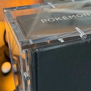 Tùy chỉnh <span class=keywords><strong>PMMA</strong></span> acrylic Pokemon TCG Booster <span class=keywords><strong>box</strong></span> với nam châm nắp lắp ráp thẻ và tháo dỡ hộp bảo vệ để sử dụng nhà - Product Image 5