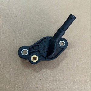 ข้อต่อท่อหล่อเย็นรถยนต์ Vw รุ่น 06K121132 สำหรับ Tiguan Touran Sharan Scirocco Golf Q7 - Product Image 1
