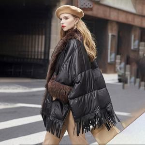 Caliente tendencia europea moda <span class=keywords><strong>mujer</strong></span> americana chaqueta de invierno Piel de mapache Real Streetwear moda capa <span class=keywords><strong>ganso</strong></span> abajo abrigo - Product Image 3