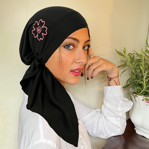 Gorro Turbante <span class=keywords><strong>de</strong></span> Moda para Mujer con Bordado Floral Lateral - Pañuelo Elástico Curvo y Gorro para Quimioterapia para Pérdida <span class=keywords><strong>de</strong></span> Cabello - Product Image 2