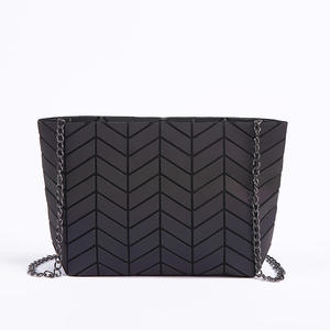 Bolso de Mano Luminoso con Diseño Geométrico de <span class=keywords><strong>Catan</strong></span>, Bolso de Hombro Holográfico que Cambia de Color, Bolso de Diálisis con Cadena, Venta al por Mayor - Product Image 5