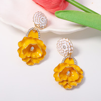 Anting Bunga Segar Premium Manis Elegan Minimalis Perhiasan Paduan Logam untuk Wanita Bergaya untuk Kerja dan Sehari-hari