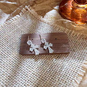 Boucles d'oreilles pendantes croix gothique pour femme, plaqué or blanc, pavé de zirconiums cubiques, motif fleur évasé, hypoallergéniques, cadeau de fête, vente en gros, OEM - Product Image 2