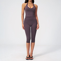Ensemble de sport sexy pour femmes : débardeur dos nu à col en V et pantalon capri pour Pilates, yoga, gym et fitness