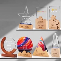 Trophée en cristal sur base en bois massif, entièrement personnalisé avec impression UV, pour récompense d'employé d'exception