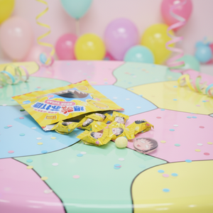 Chibi Maruko IP Super Sour <span class=keywords><strong>Soda</strong></span> Candy Custom Sabores y colores mezclados <span class=keywords><strong>Caramelos</strong></span> <span class=keywords><strong>de</strong></span> bola afrutados con clips acrílicos Caja <span class=keywords><strong>de</strong></span> embalaje - Product Image 4