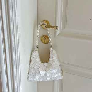 Pochette <span class=keywords><strong>de</strong></span> mariage délicate et éthérée <span class=keywords><strong>de</strong></span> style français avec fermeture éclair en nacre et sequins, ornée <span class=keywords><strong>de</strong></span> perles rondes, au charme féerique - Product Image 4