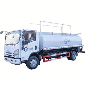 Camion-citerne Isuzu 4x2 de 10 m³ pour le ravitaillement en pétrole brut, essence et diesel - Product Image 1