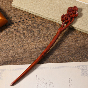 Nueva horquilla de pelo de conejo de jade y sándalo rojo de estilo retro chino, simple y versátil para uso diario, Hanfu, cheongsam y otros. - Product Image 2