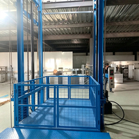 Monte-charge vertical Eterlift, dispositif de sécurité anti-chute, élévateur robuste pour la logistique d'atelier, manutention de marchandises.