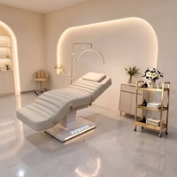 Table de Massage Moderne en Cuir à Base Blanche, Lit de Spa Électrique à 3 Moteurs avec Lumières LED pour Soins Esthétiques et Faciaux