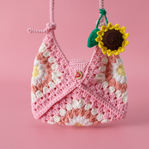 2023 Tianjin fait à la main <span class=keywords><strong>rond</strong></span> grand-mère <span class=keywords><strong>Crochet</strong></span> sac femme oeillet Net esthétique Cottage fleurs décoratives et plantes - Product Image 3
