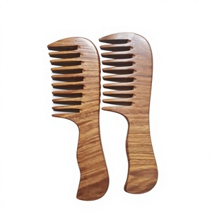 Peine de madera ecológico hecho a mano con logotipo personalizado y empaque personalizado, artesanía en madera, peine de madera de la India. - Product Image 1